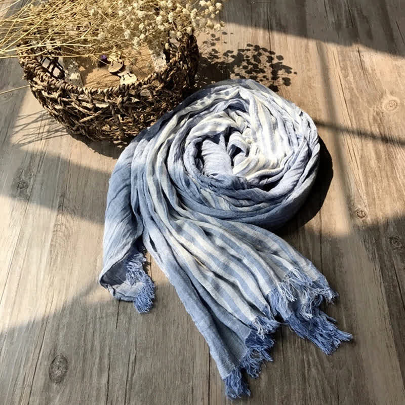 Sciarpa artistica plissettata in misto cotone sottile con motivo a strisce classiche - Cielo azzurro - image 9