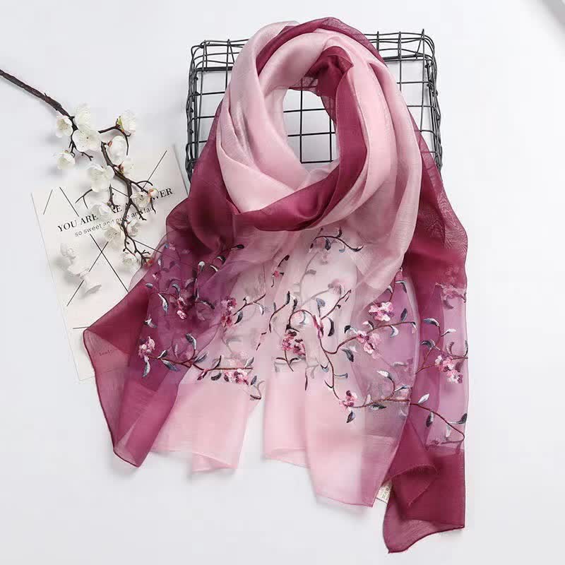 Sciarpa da donna in lana e seta con motivo floreale e vegetale ricamata a mano bicolore - Borgogna e rosa - image 6