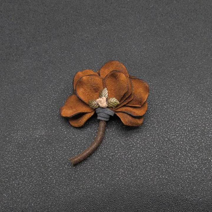 Spilla in tessuto con petali di fiori da sposa retrò dal design originale - Rosso ruggine - image 1