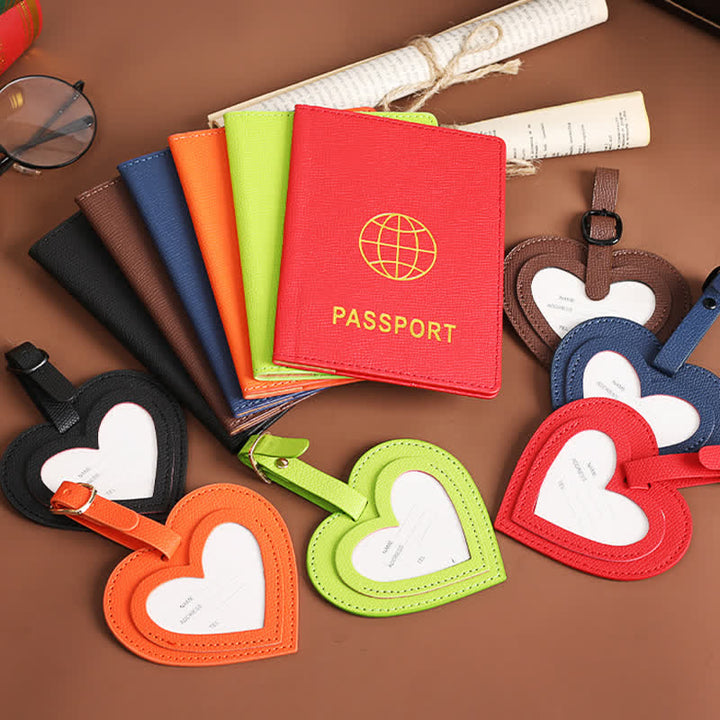 2 pezzi di copertina per passaporto in tinta unita e targhetta per bagaglio in pelle a forma di cuore