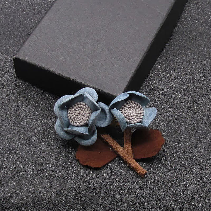 Spilla in stoffa con fiori doppi dal design originale azzurro pallido per matrimonio
