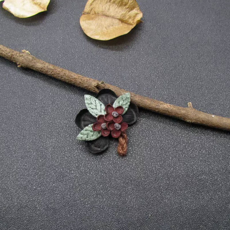 Spilla in stoffa con fiori di margherite rosse da sposa dal design originale - Nero - image 0