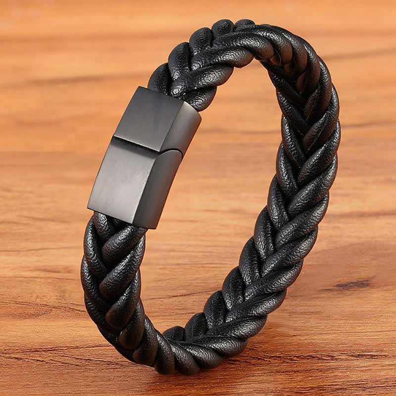 Bracciale in pelle intrecciata con nome personalizzato e chiusura magnetica
