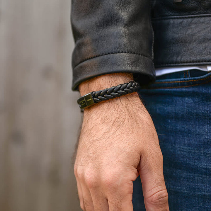 Bracciale in pelle intrecciata con nome personalizzato e chiusura magnetica