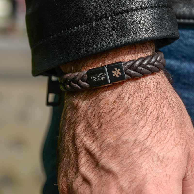 Bracciale in pelle intrecciata con nome personalizzato e chiusura magnetica