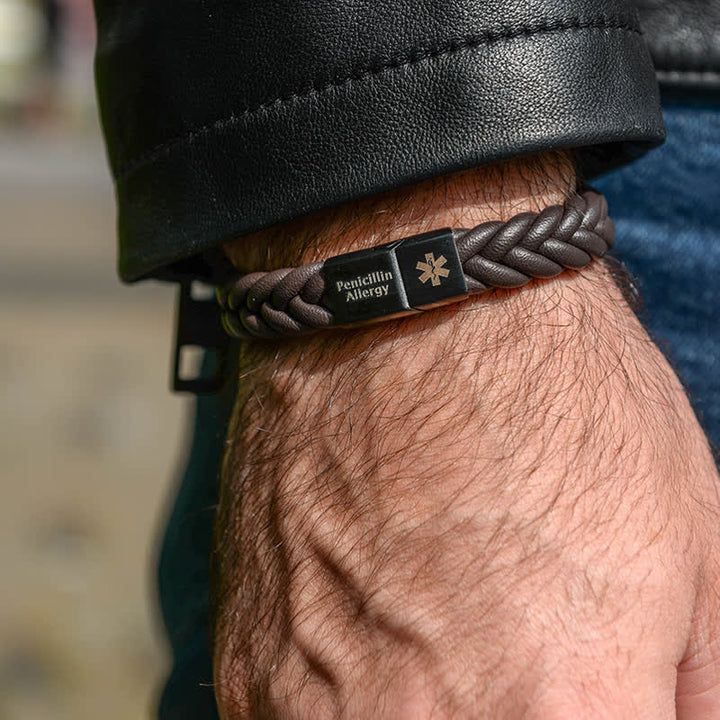 Bracciale in pelle intrecciata con nome personalizzato e chiusura magnetica