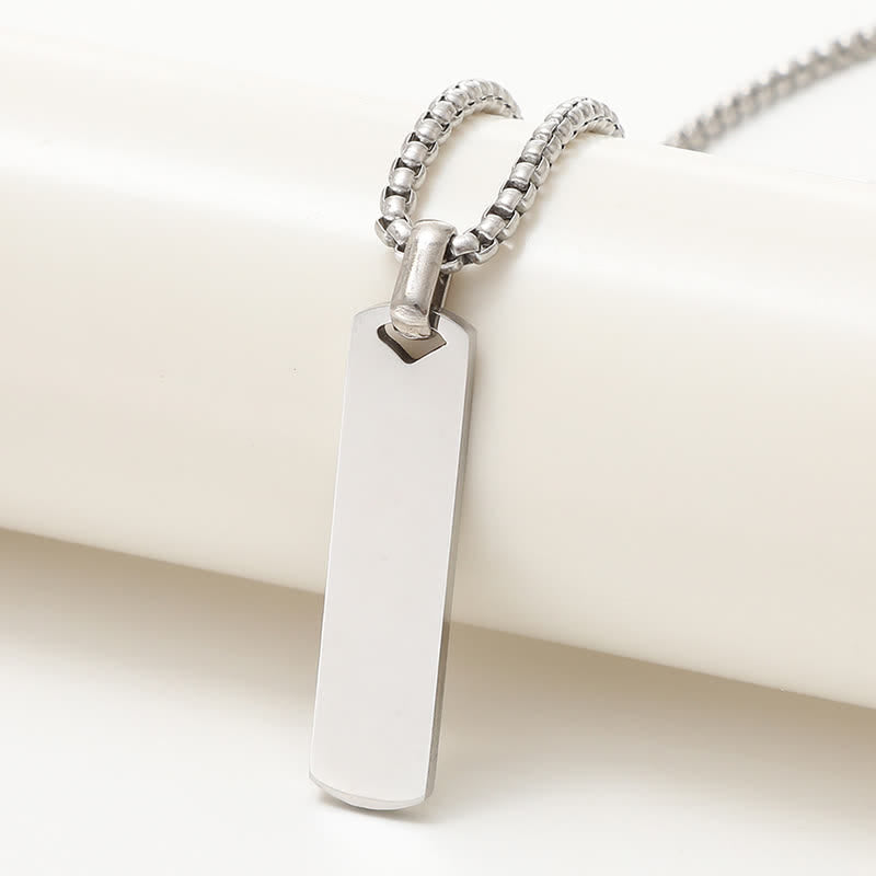 Collana con ciondolo rettangolare con nome personalizzato inciso al laser