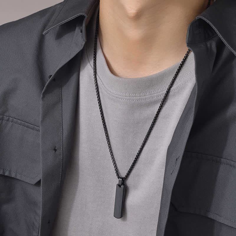 Collana con ciondolo rettangolare con nome personalizzato inciso al laser