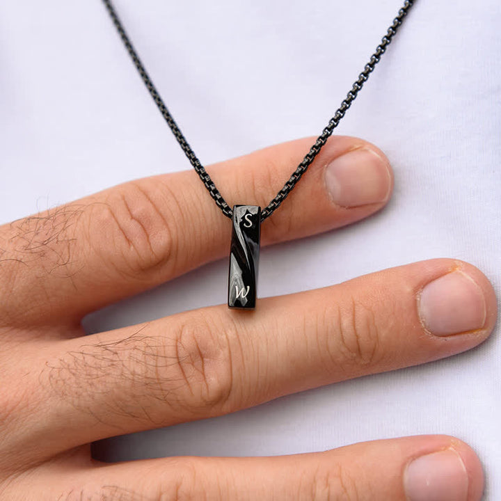 Collana con ciondolo a forma di torsione con nome personalizzato