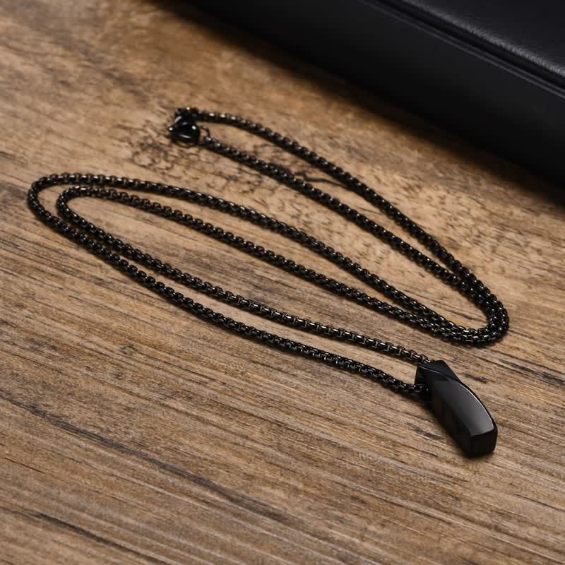 Collana con ciondolo a forma di torsione con nome personalizzato