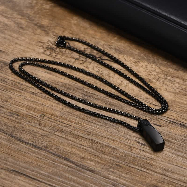 Collana con ciondolo a forma di torsione con nome personalizzato
