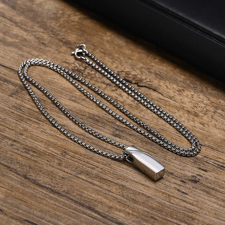 Collana con ciondolo a forma di torsione con nome personalizzato