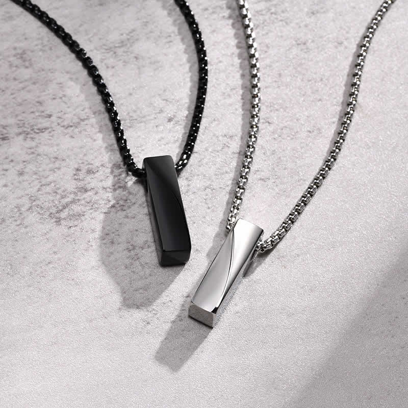 Collana con ciondolo a forma di torsione con nome personalizzato