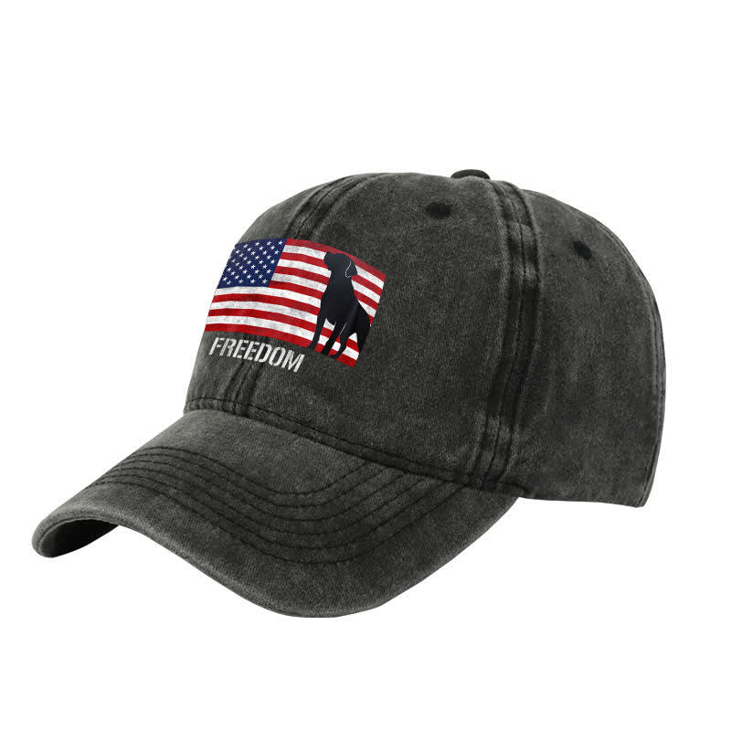 Cappellino da baseball regolabile con ricamo bandiera americana, cani e libertà
