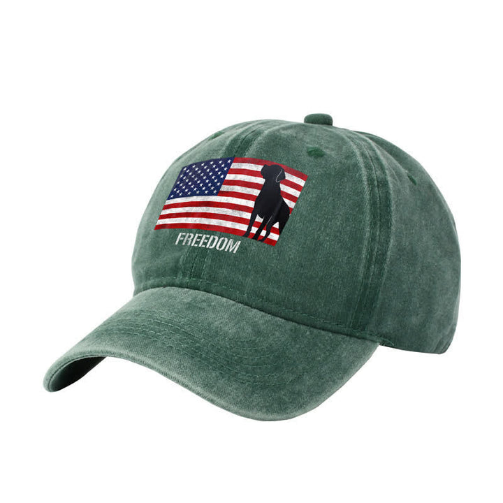 Cappellino da baseball regolabile con ricamo bandiera americana, cani e libertà