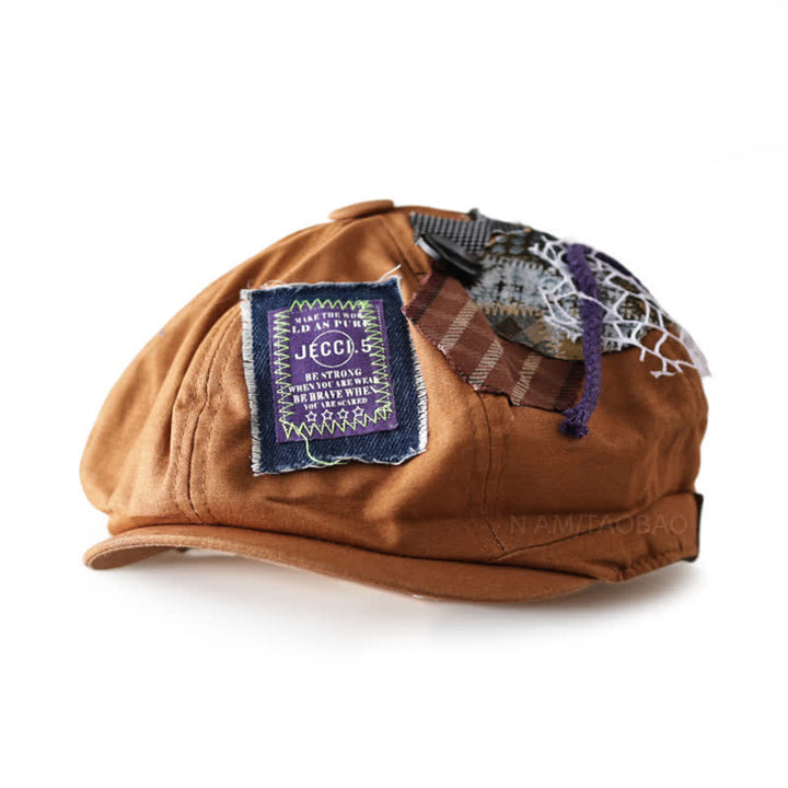 Cappello basco con bottoni in patchwork di stoffa stile street caramello