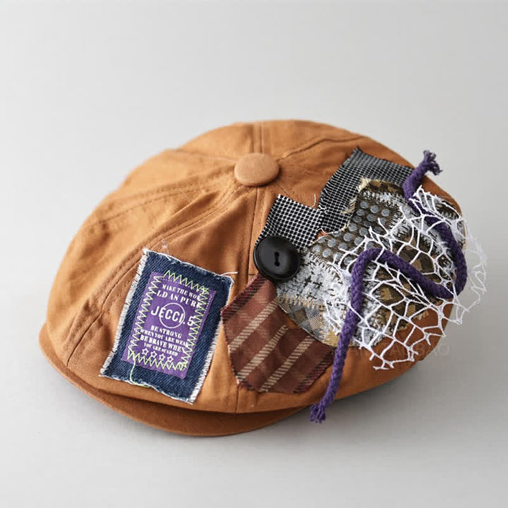Cappello basco con bottoni in patchwork di stoffa stile street caramello