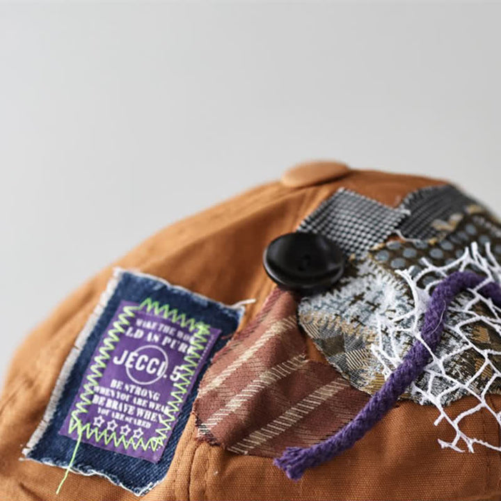 Cappello basco con bottoni in patchwork di stoffa stile street caramello