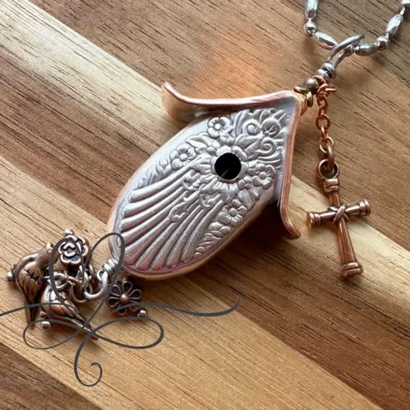 Collana placcata in argento con piccola casetta per uccelli