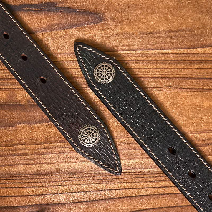 Cintura da uomo in pelle piena fiore con decorazioni vintage a rivetti