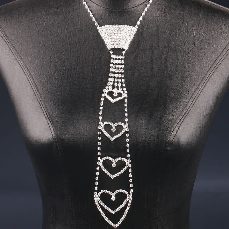 Collana con cravatta creativa a forma di cuore con strass di lusso