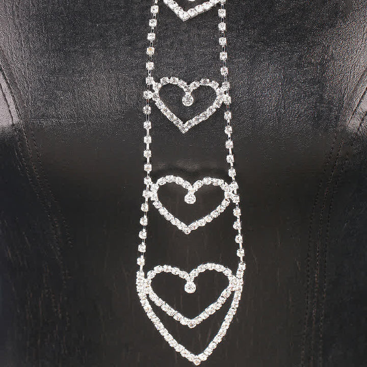 Collana con cravatta creativa a forma di cuore con strass di lusso