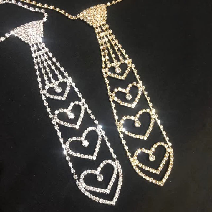 Collana con cravatta creativa a forma di cuore con strass di lusso