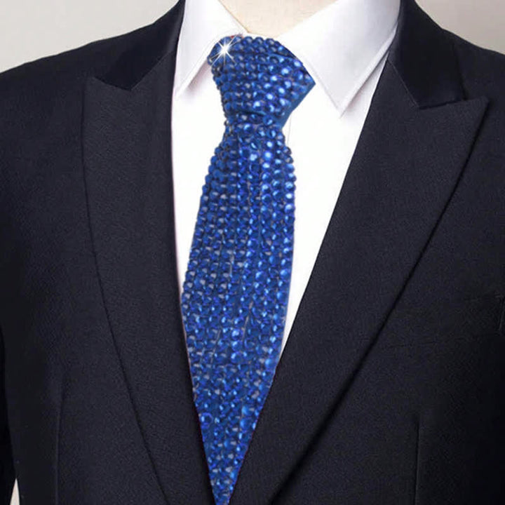 Cravatta creativa con strass scintillanti in stile diamante