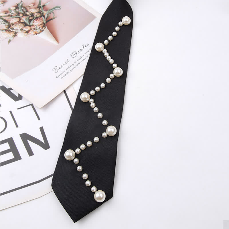 Elegante cravatta creativa tempestata di perle artificiali
