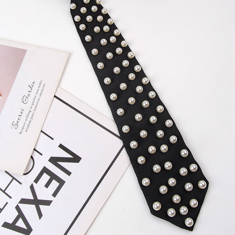 Elegante cravatta creativa tempestata di perle artificiali