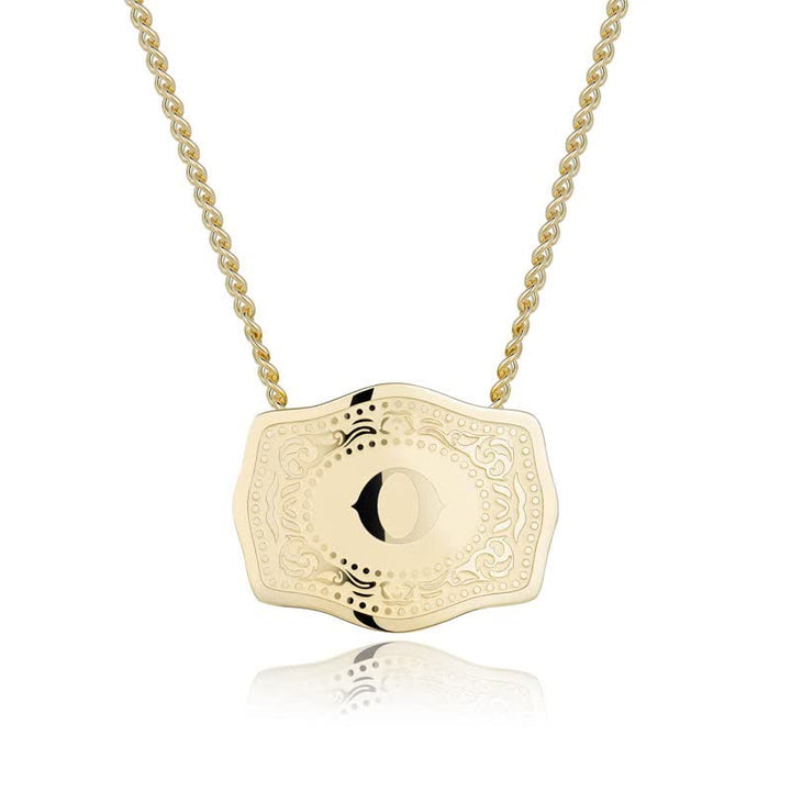 Collana con lettera iniziale in rilievo in oro