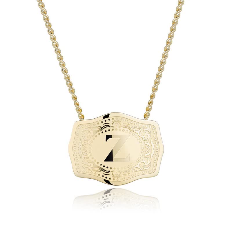 Collana con lettera iniziale in rilievo in oro
