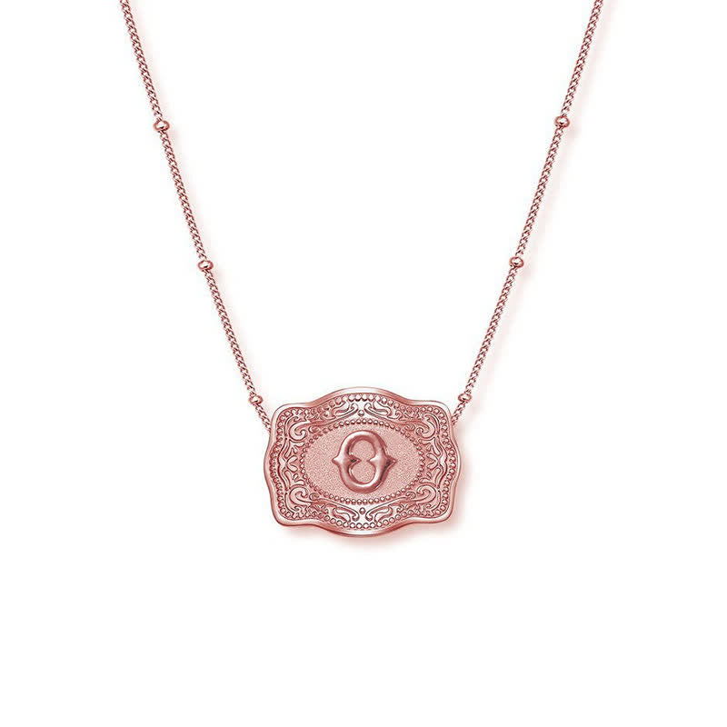 Collana con lettera iniziale in rilievo in oro rosa