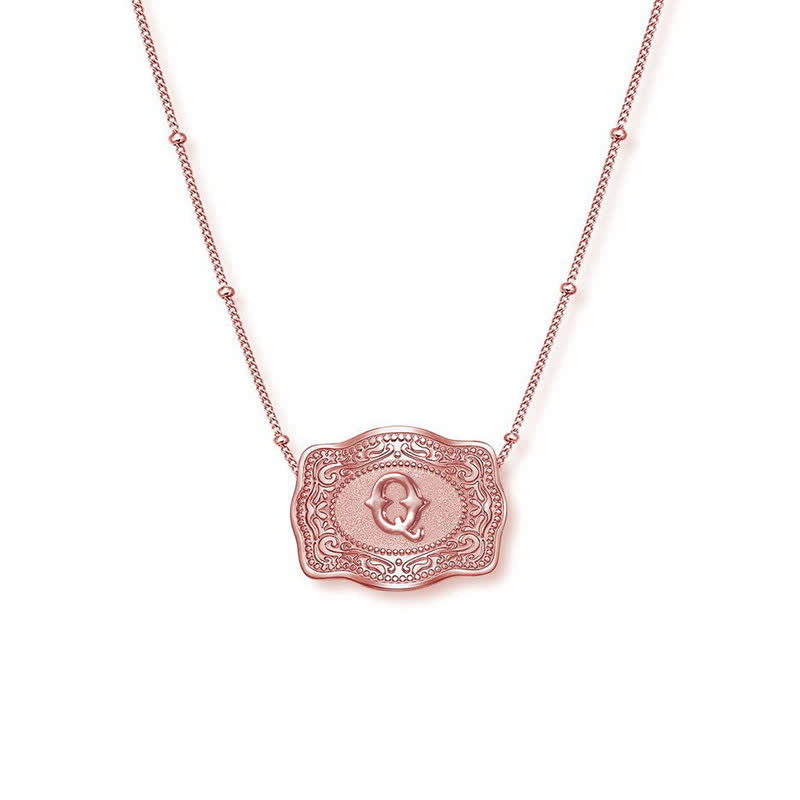 Collana con lettera iniziale in rilievo in oro rosa