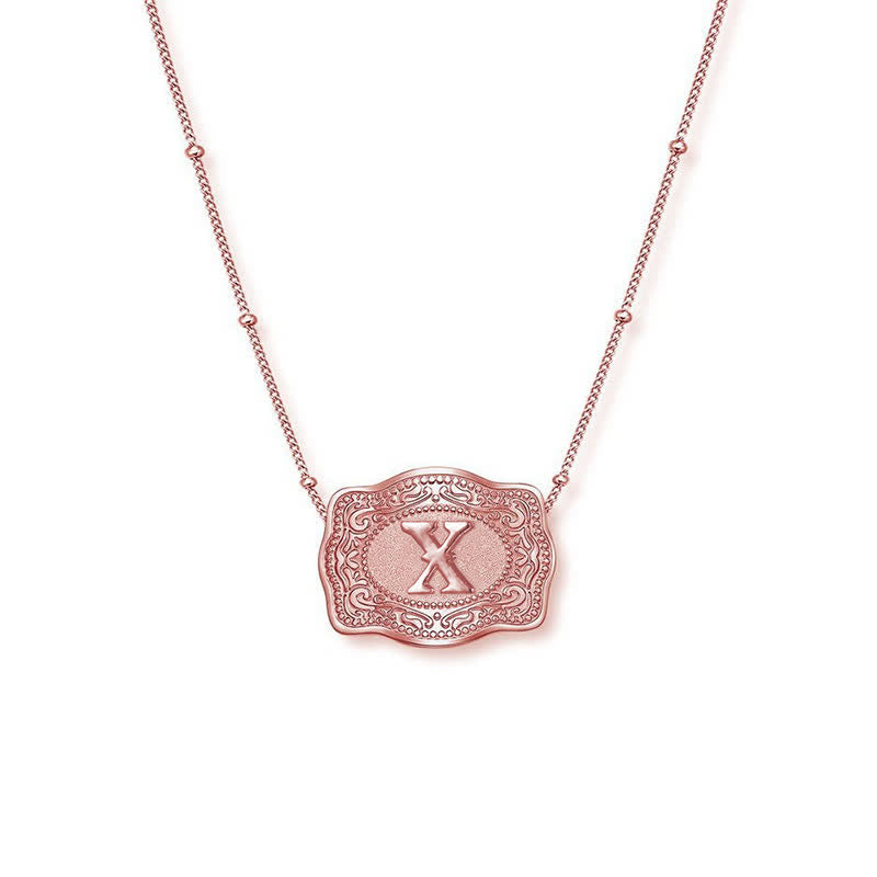 Collana con lettera iniziale in rilievo in oro rosa