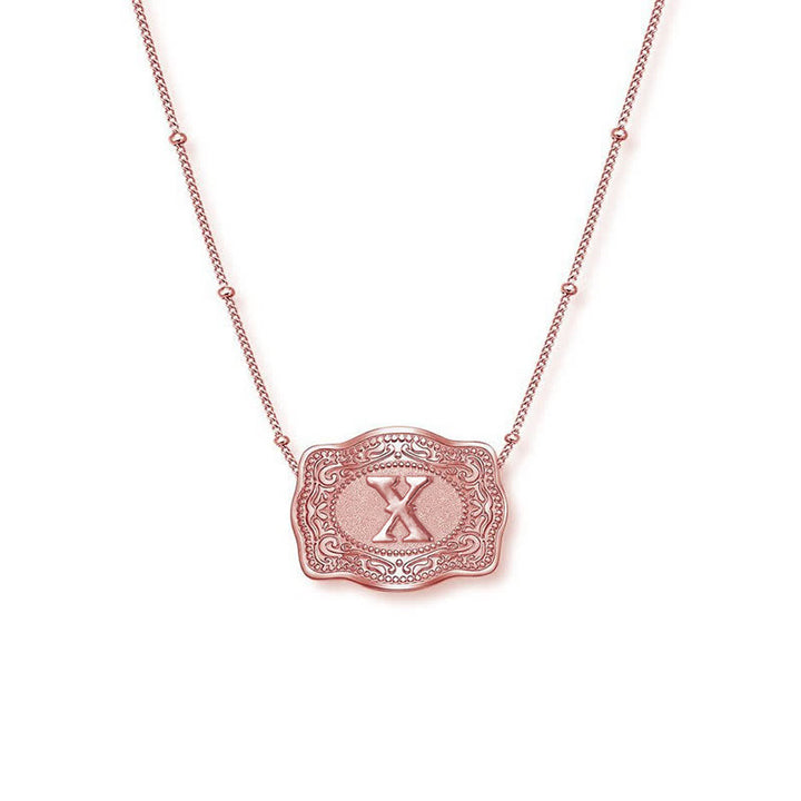 Collana con lettera iniziale in rilievo in oro rosa