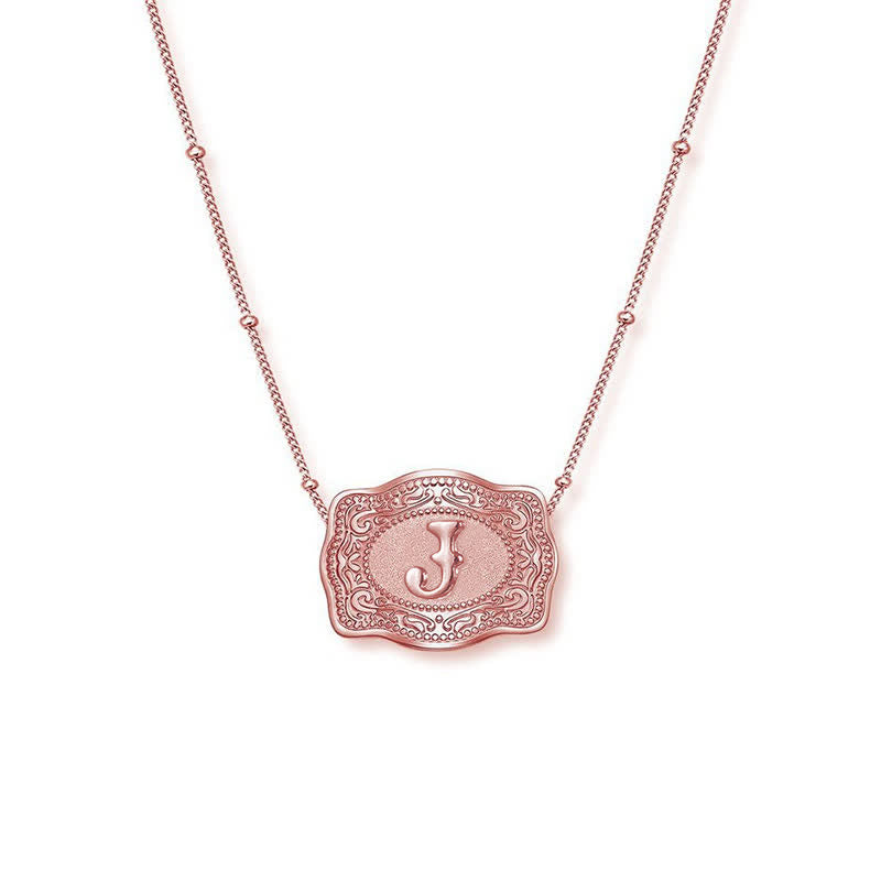 Collana con lettera iniziale in rilievo in oro rosa