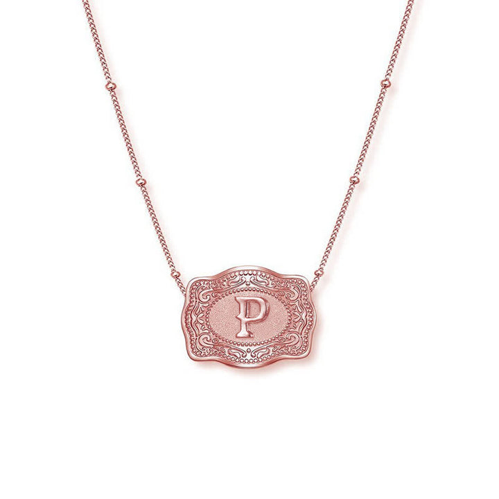 Collana con lettera iniziale in rilievo in oro rosa