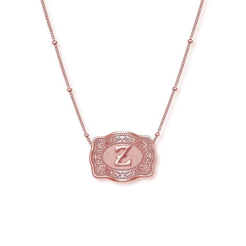 Collana con lettera iniziale in rilievo in oro rosa