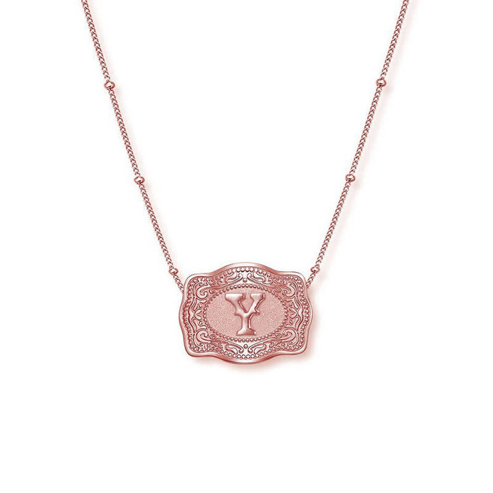 Collana con lettera iniziale in rilievo in oro rosa