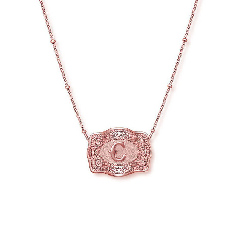 Collana con lettera iniziale in rilievo in oro rosa