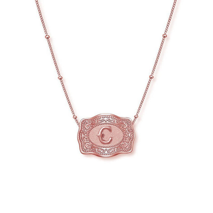Collana con lettera iniziale in rilievo in oro rosa