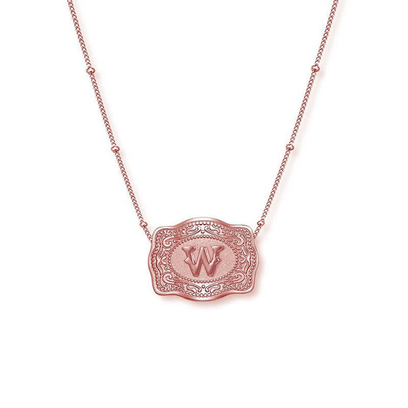 Collana con lettera iniziale in rilievo in oro rosa