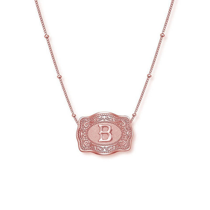 Collana con lettera iniziale in rilievo in oro rosa