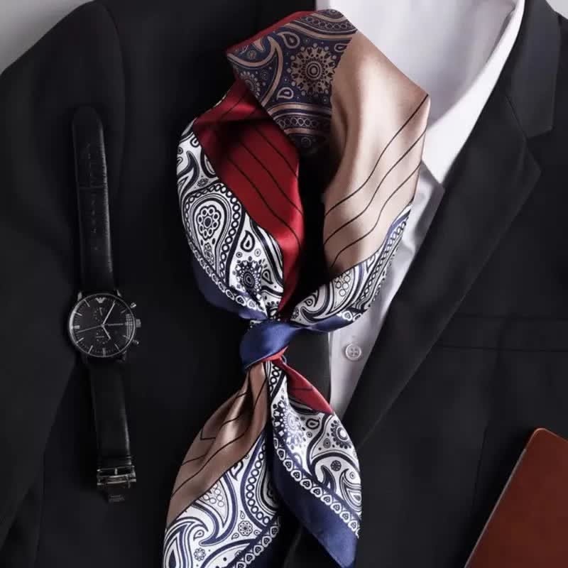 Sciarpa quadrata in seta imitata con elegante motivo Paisley da uomo, in tinta unita