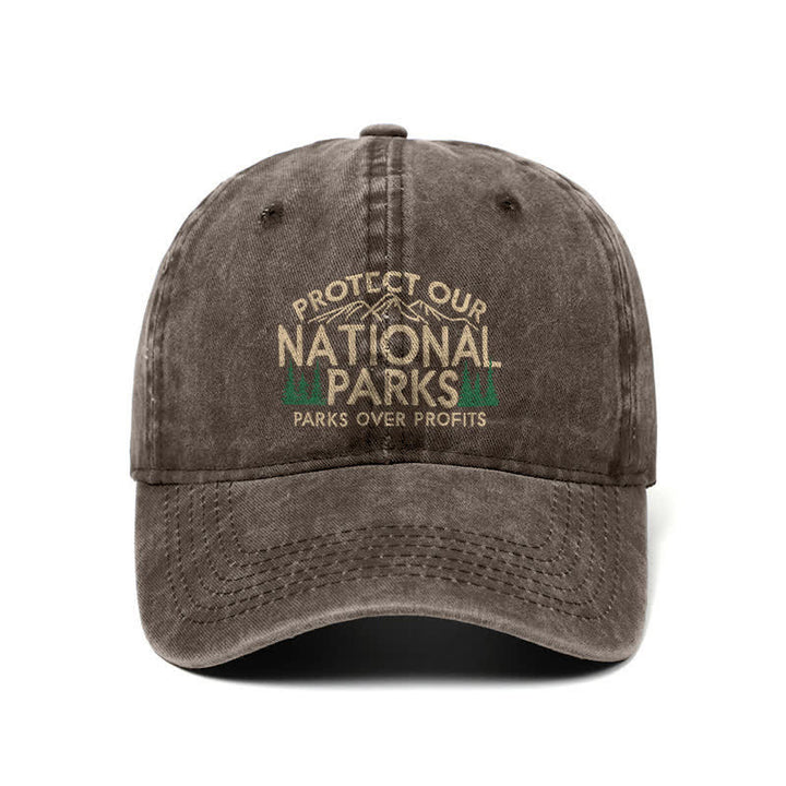 Proteggiamo i nostri parchi nazionali, i parchi prima del profitto. Cappellino da baseball regolabile