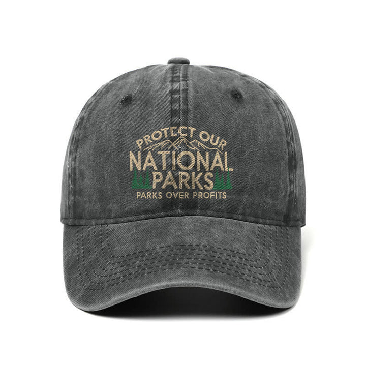 Proteggiamo i nostri parchi nazionali, i parchi prima del profitto. Cappellino da baseball regolabile