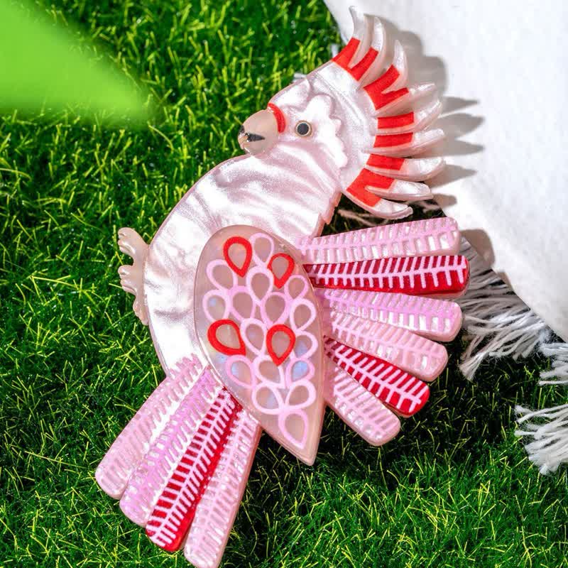 Spilla fatta a mano in acrilico a forma di pappagallo rosa - image 2