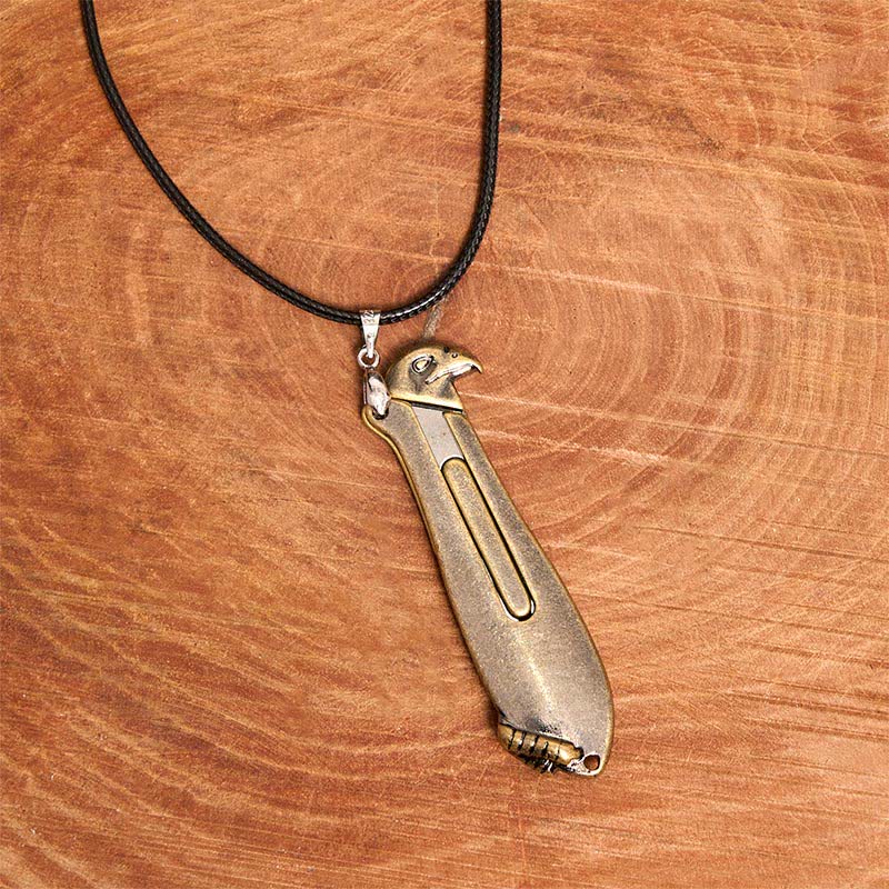 Collana con ciondolo multifunzione Liberal Hawk e coltello nascosto