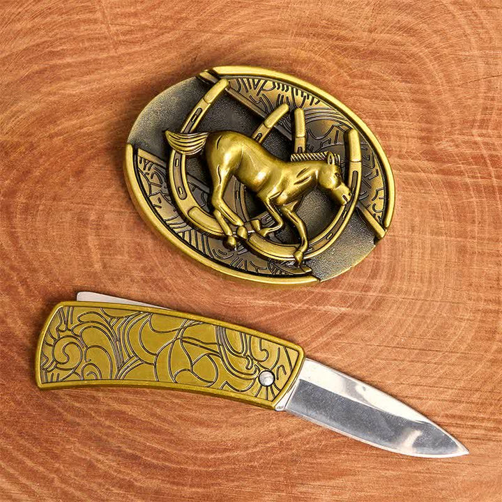 Cintura in pelle con coltello pieghevole nascosto a forma di cavallo al galoppo in bronzo fai da te da uomo - image 1